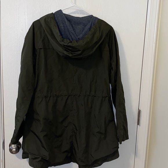 Green jacket with adjustable hood and waist - Picture 2 of 4